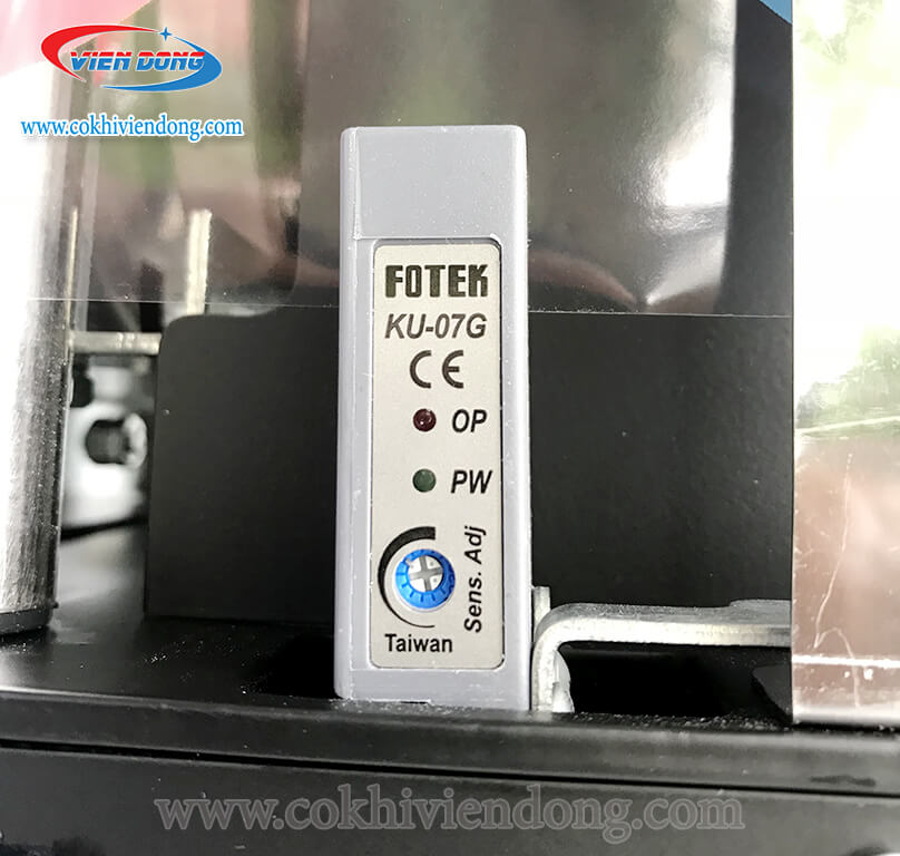 Máy dập nắp cốc tự động